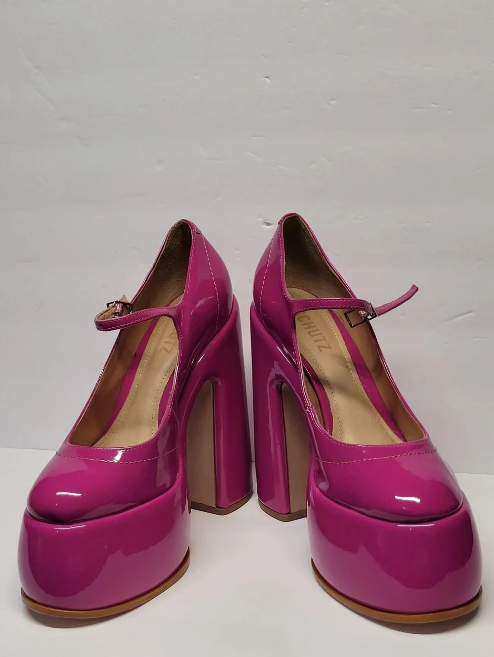 SCHUTZ eye catching